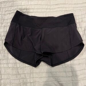 Lululemon black speed up shorts 2.5